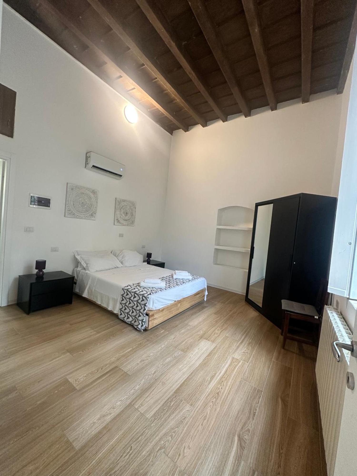 Conte Durini Apartments & Rooms Arcore Bagian luar foto